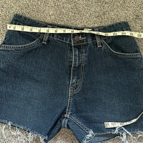 Levi cut off shorts - women size 12 - Picture 4 of 4